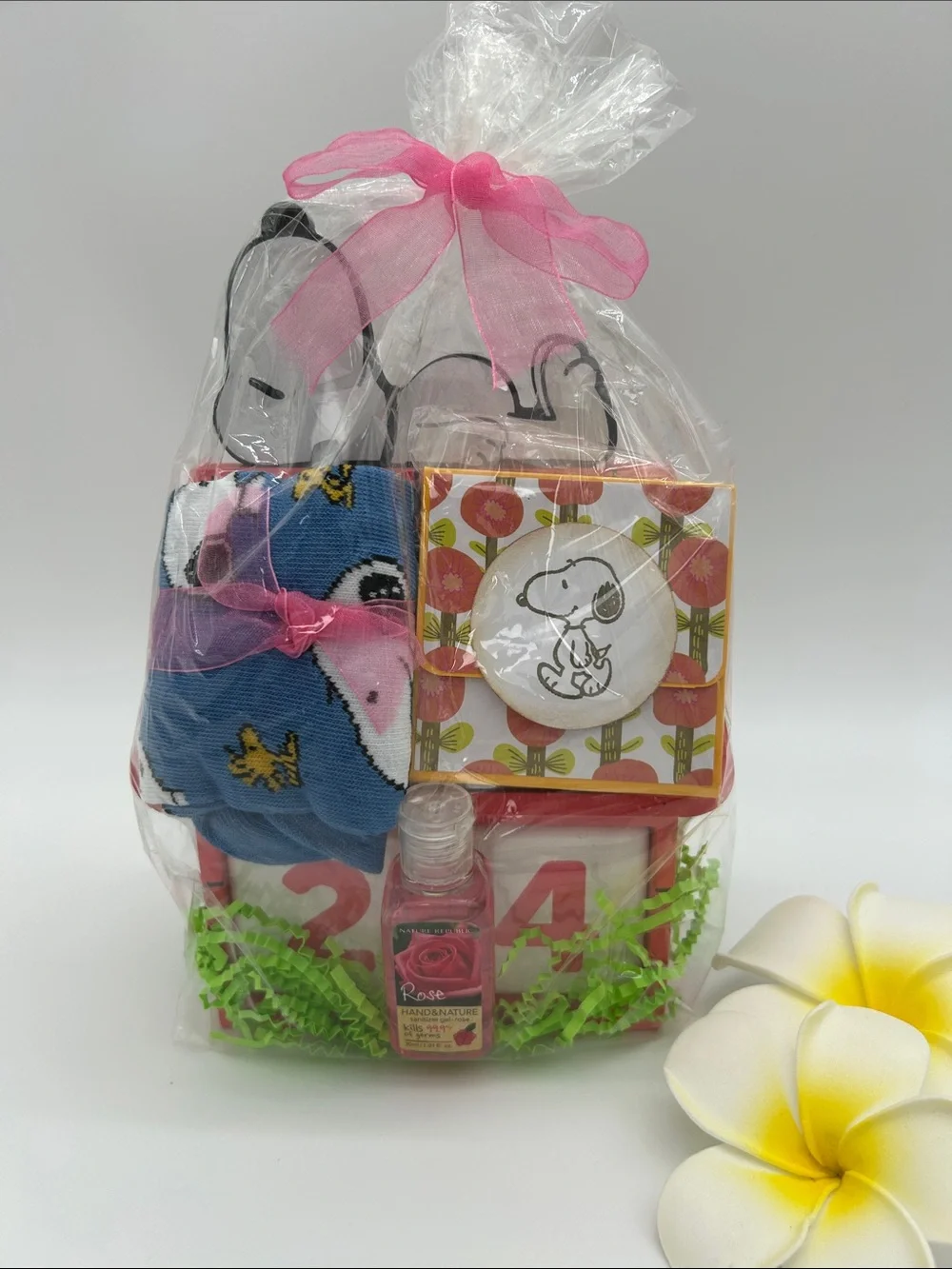 Snoopy Gift Set Perpetual Calendar, Pair of Socks, Post-it Note &Hand Sanitizer